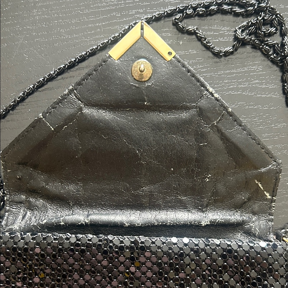 Elegant Black Crossbody Bag with Gold Detail - Picture 5 of 16